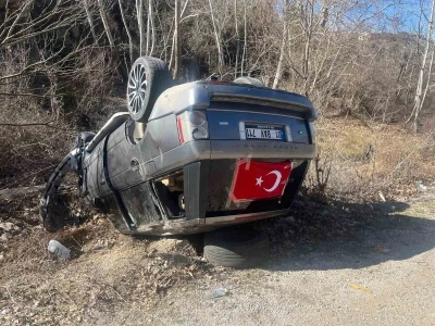 Yoldan çıkan cip ters döndü: 5 yaralı