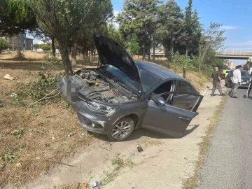 Yoldan çıkan otomobil ağaçlık alana daldı
