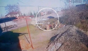 Yoldan çıkan otomobil dehşet saçtı: 1’i ağır 3 yaralı
