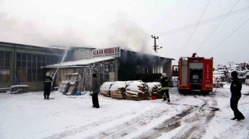 Yozgat’ta kereste atölyesinde çıkan yangın söndürüldü
