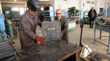 Yozgat’ta meslek liselerinde depremzedeler için çadır sobası üretiliyor
