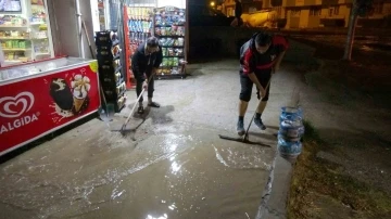 Yozgat’ta sağanak etkili oldu, ev ve iş yerlerini su bastı
