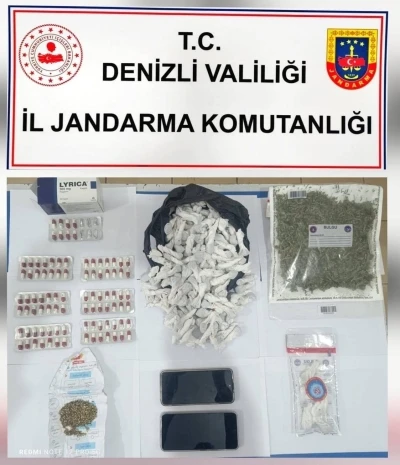 Yüklü miktarda uyuşturucu ile yakalanan 2 tacir tutuklandı
