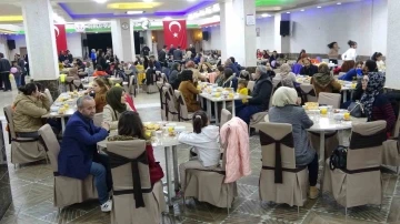 Yüksekova’da depremzede ailelere iftar yemeği
