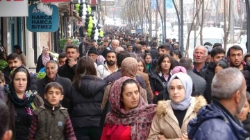 Yüksekova’da Ramazan yoğunluğu başladı
