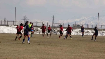 Yüksekova kadın futbol takımı evinde yenildi
