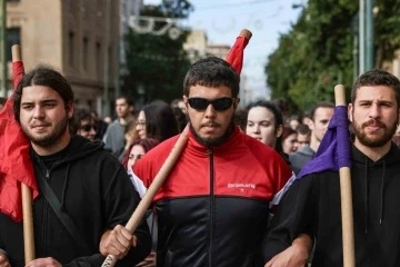 Yunanistan’da öğrenciler, özel üniversitelere karşı 3 gündür sokakta