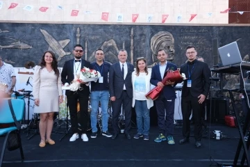 Yunusemre Belediyesi Kent Orkestrası ilk konserini verdi
