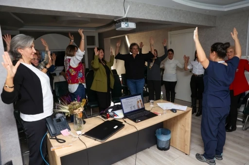 Yunusemre’de kadınlara beslenme ve fizyoterapi eğitimi verildi
