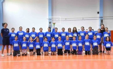 Yunusemre’de yaz spor okulu voleybol kursları başladı
