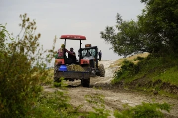 Yunusemre’den 200 kilometrelik ova yoluna bakım
