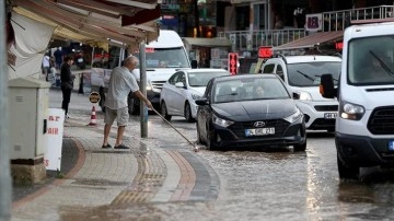 Yurdun birçok bölgesinde sağanak hayatı olumsuz etkiledi