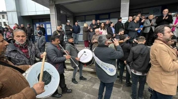 Yüzde 71 zammı davul ve zurna ile kutladılar
