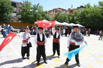 Yüzlerce öğrenci ve veliden anlamlı etkinlik
