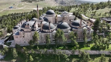 Yüzyıllara meydan okuyan Seyyit Battal Gazi Külliyesi havadan görüntülendi
