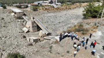 Zeytinli Çayı’nda sel felaketinde yıkılan köprünün yeniden yapılması isteniyor
