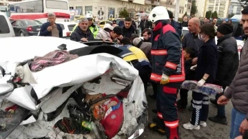 Zincirleme kazada can pazarı: 1’i ağır 5 yaralı
