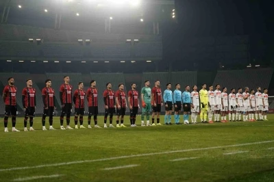 Ziraat Türkiye Kupası: Fatih Karagümrük: 0 - İskenderunspor: 2 (İlk yarı)
