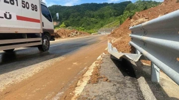 Zonguldak-İstanbul karayolunda ulaşım tek şeritten sağlanıyor
