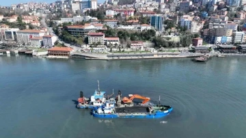 Zonguldak limanı teressübattan temizlenip derinleştiriliyor
