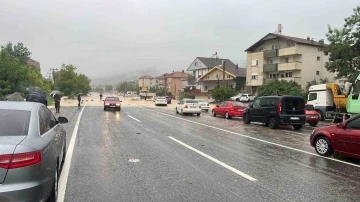 Zonguldak’ta karayolu sular altında kaldı
