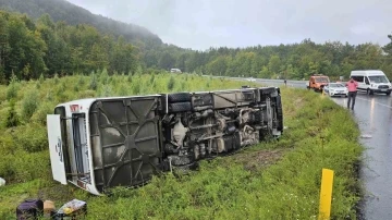 Zonguldak’ta yolcu midibüsü devrildi: 9 yaralı
