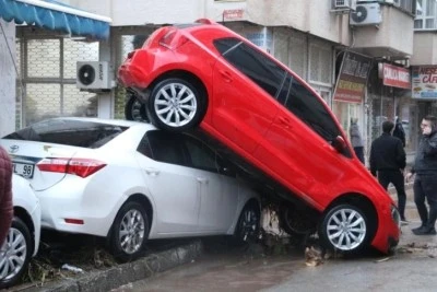 Antalya Kumluca'da hayatı felç eden yağış