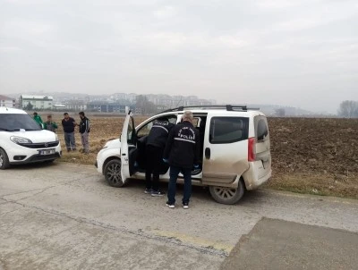 Bursa'da araç içinde başından vurulmuş bir genç bulundu